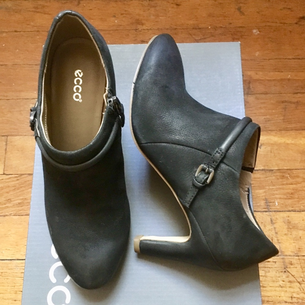 Ecco women’s Nephi leather bootie size 36